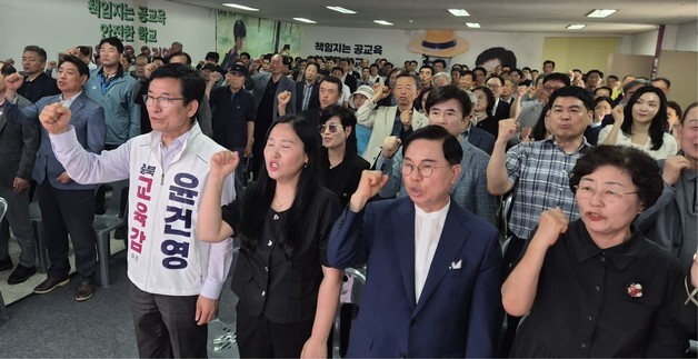 후보등록 첫 주말 충북교육감 후보들 '표심 공략 정성'
