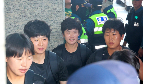 훈련장 향하는 북한 여자축구팀