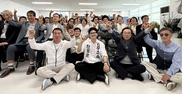 한동훈 "장동혁 당권파 연명하면 보수 퇴행"…친한계도 북구 찾아(종합)