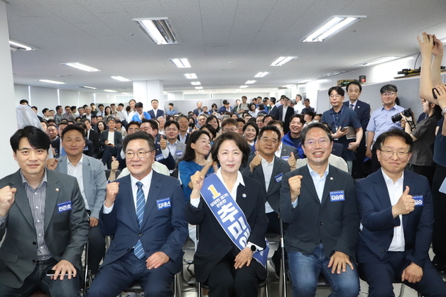 추미애 "31개 시·군 원팀으로 경기도 대전환"…'추추선대위' 출범