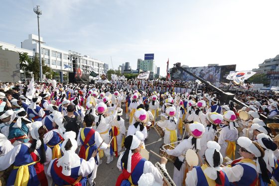 5.18전야제 시작알리는 오월풍물단