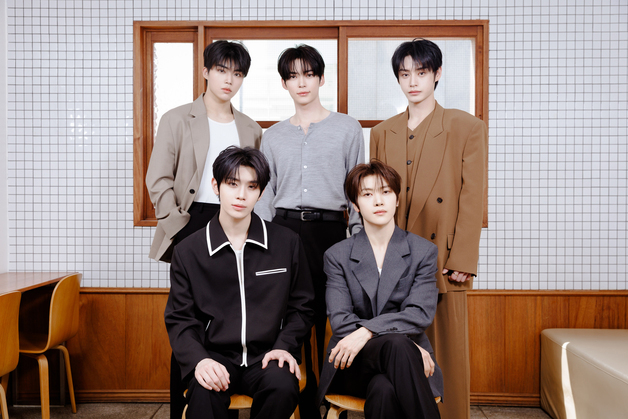 제로베이스원 "9명의 청춘 지나 5명의 성숙으로…증명해야 할 시간"