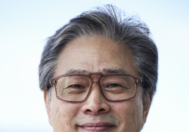 '칸 심사위원장' 박찬욱, 佛 문화예술공로훈장 최고등급 코망되르 받았다(상보)