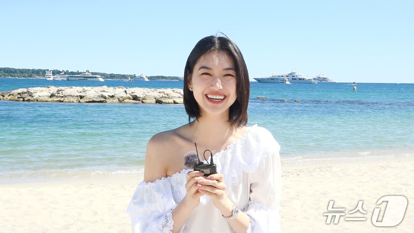 본문 이미지 - 제79회 칸 국제영화제가 열리고 있는 16일(현지시간) 오후 프랑스 남부 소도시 칸 팔레 데 페스티발(Palais des Festivals) 한국영화진흥위원회 부스 인근에서 '도라' 주연 배우 김도연이 뉴스1TV와 인터뷰하고 있다. 2026.5.16 ⓒ 뉴스1 조윤형 기자