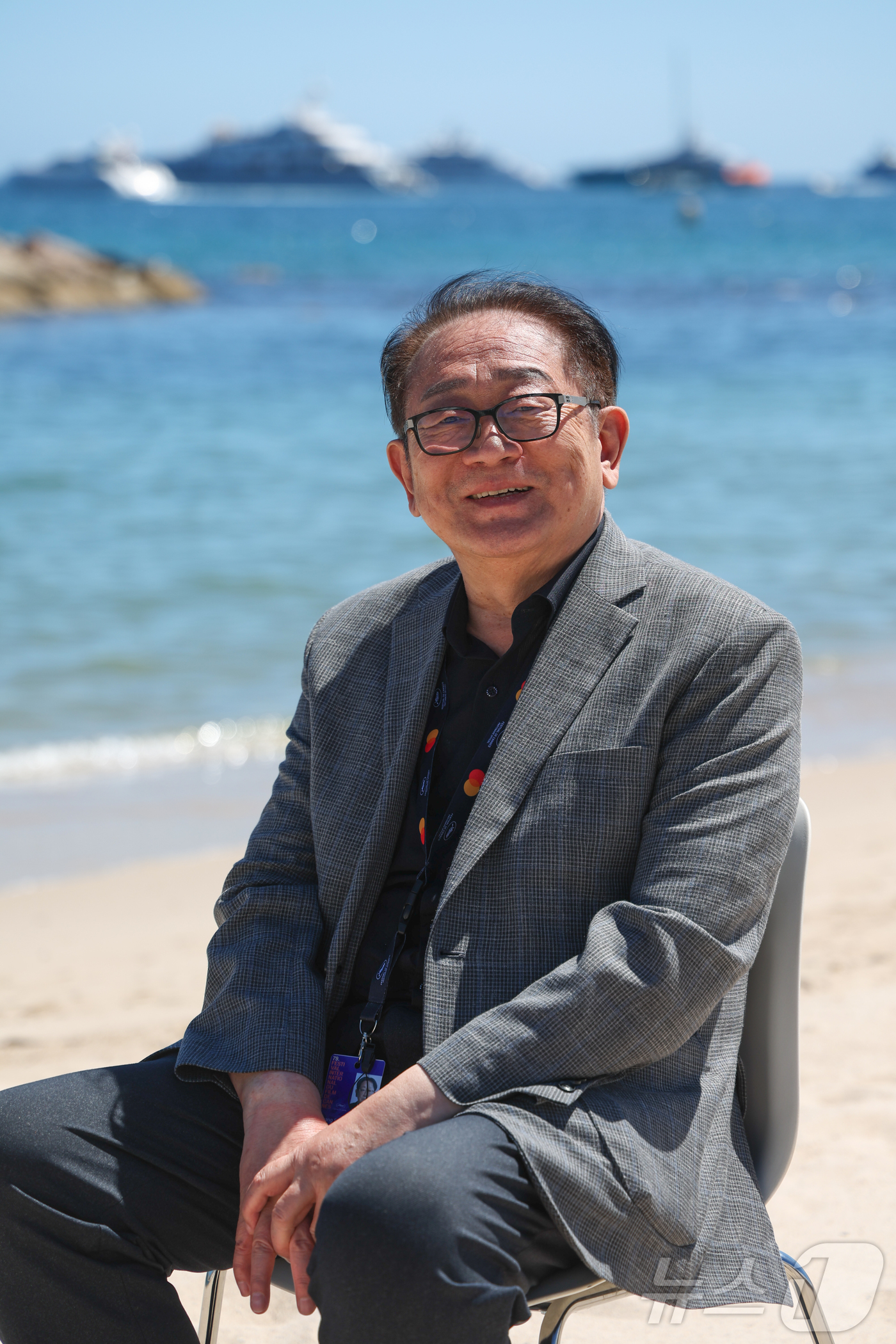 (칸=뉴스1) 이준성 특파원 = 제79회 칸 국제영화제가 열리고 있는 프랑스 남부 소도시 칸 팔레 데 페스티발(Palais des Festivals) 영화진흥위원회 부스 인근 크루 …