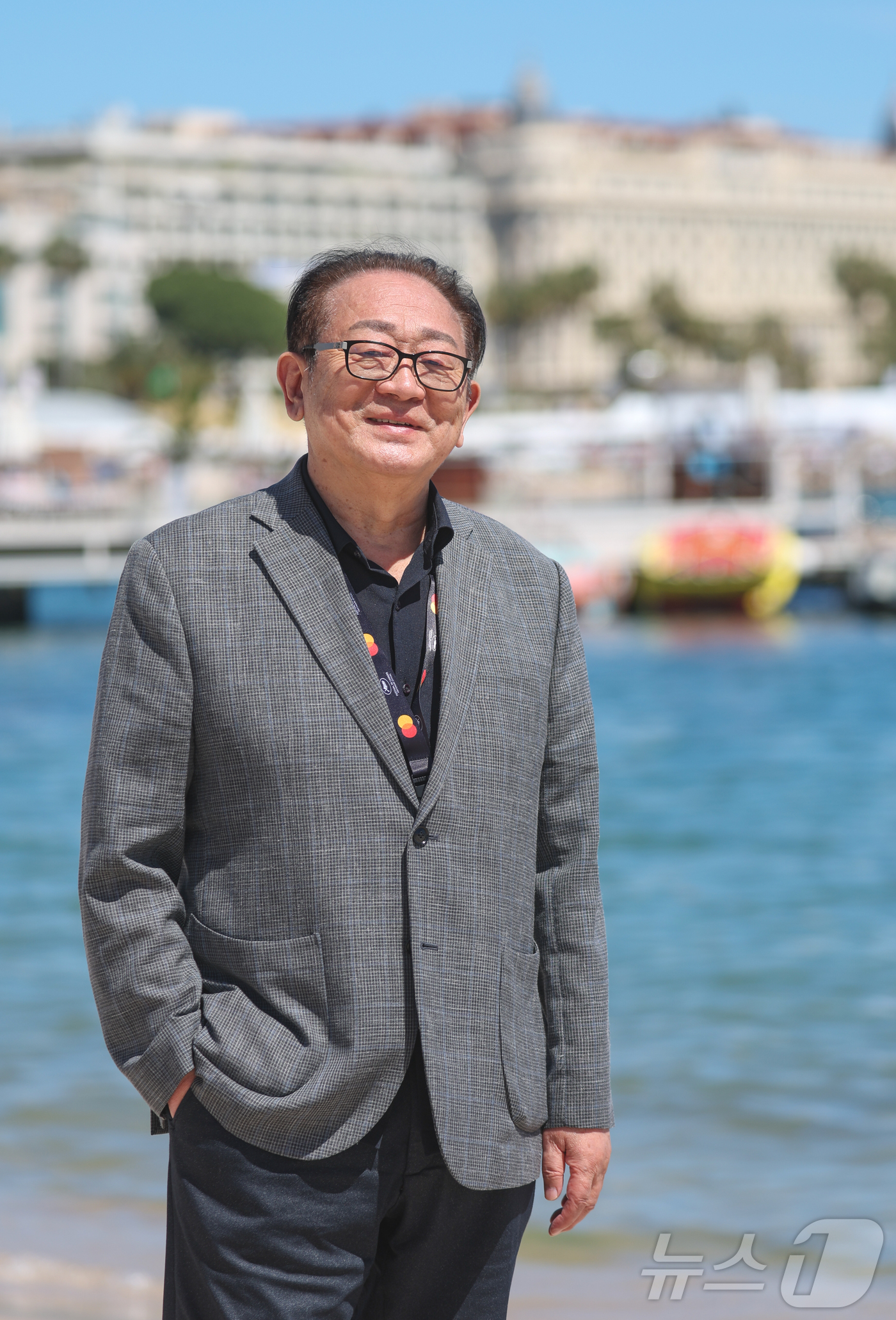 (칸=뉴스1) 이준성 특파원 = 제79회 칸 국제영화제가 열리고 있는 프랑스 남부 소도시 칸 팔레 데 페스티발(Palais des Festivals) 영화진흥위원회 부스 인근 크루 …