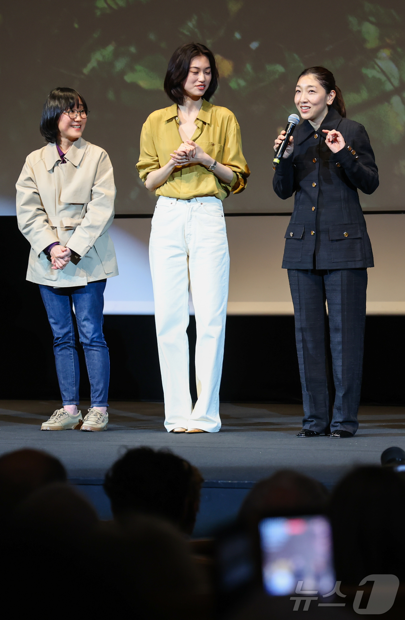 (칸=뉴스1) 이준성 특파원 = 제79회 칸 국제영화제 감독주간(Quinzaine des Cinéastes) 초청작 ‘도라’의 첫 공식 상영회가 열린 17일(현지시간) 프랑스 남부 …