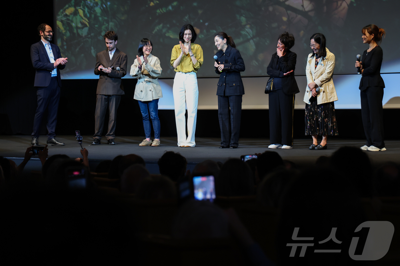 (칸=뉴스1) 이준성 특파원 = 제79회 칸 국제영화제 감독주간(Quinzaine des Cinéastes) 초청작 ‘도라’의 첫 공식 상영회가 열린 17일(현지시간) 프랑스 남부 …