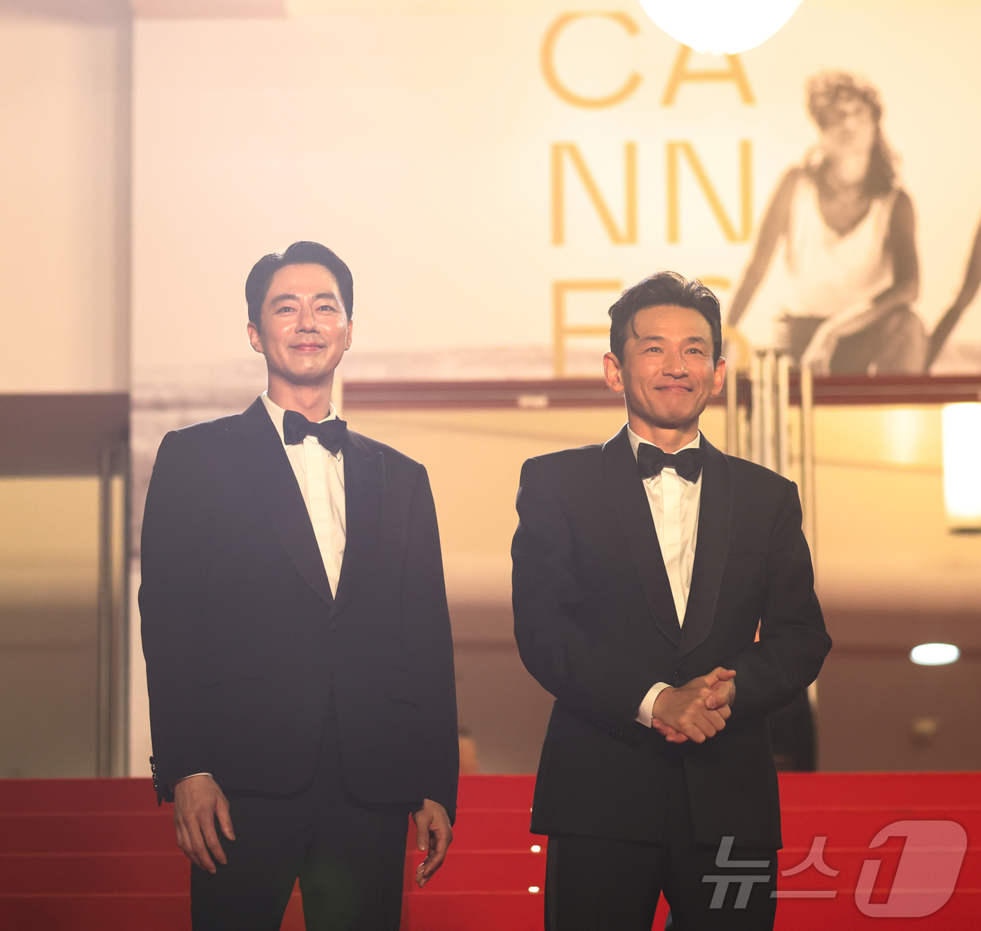 (칸=뉴스1) 이준성 특파원 = 제79회 칸 국제영화제 경쟁부문 초청작 ‘호프’ 공식 시사회가 열린 17일(현지시간) 프랑스 남부 소도시 칸 팔레 데 페스티발(Palais des …