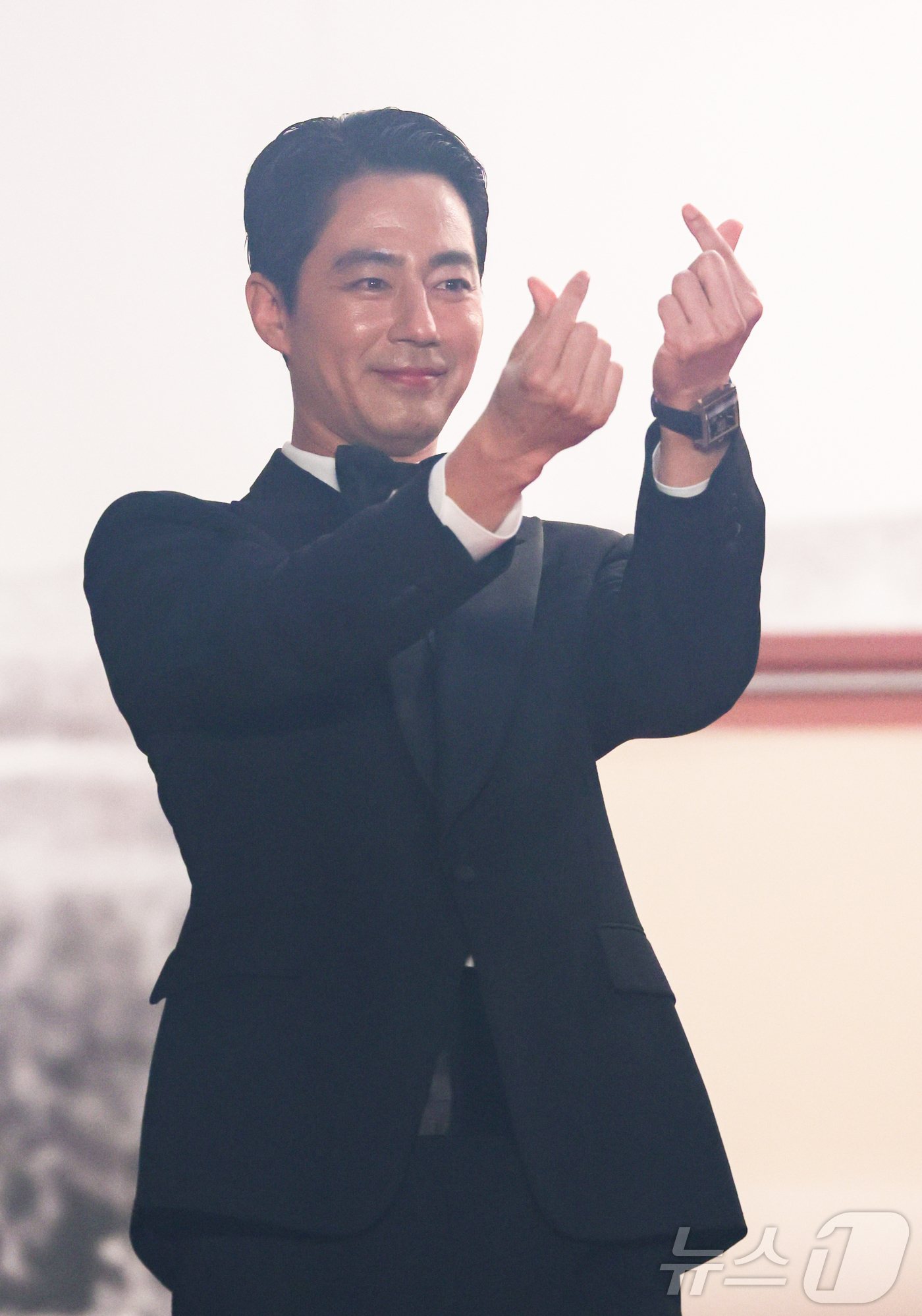 (칸=뉴스1) 이준성 특파원 = 제79회 칸 국제영화제 경쟁부문 초청작 ‘호프’ 공식 시사회가 열린 17일(현지시간) 프랑스 남부 소도시 칸 팔레 데 페스티발(Palais des …