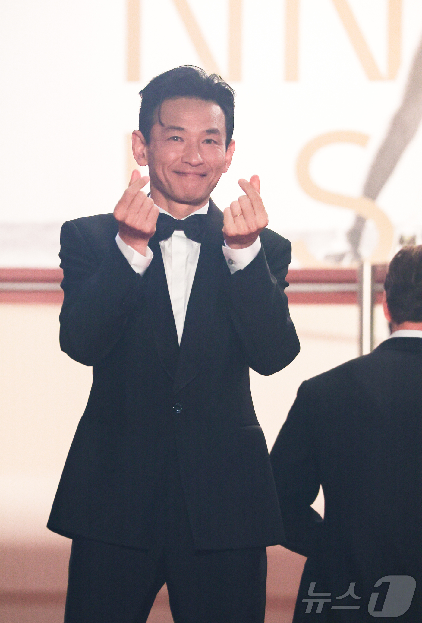 (칸=뉴스1) 이준성 특파원 = 제79회 칸 국제영화제 경쟁부문 초청작 ‘호프’ 공식 시사회가 열린 17일(현지시간) 프랑스 남부 소도시 칸 팔레 데 페스티발(Palais des …