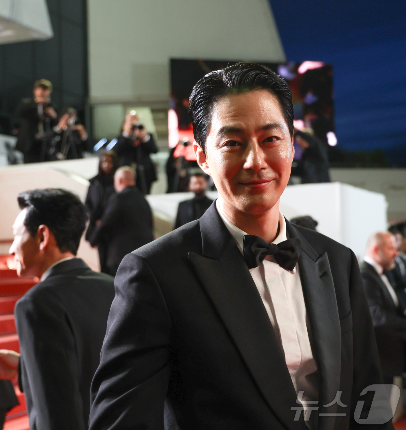 (칸=뉴스1) 이준성 특파원 = 제79회 칸 국제영화제 경쟁부문 초청작 ‘호프’ 공식 시사회가 열린 17일(현지시간) 프랑스 남부 소도시 칸 팔레 데 페스티벌(Palais des …