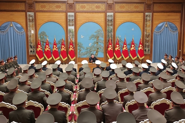 김정은, 전군 사·여단장 회의…"남부국경 최전선 부대 강화"