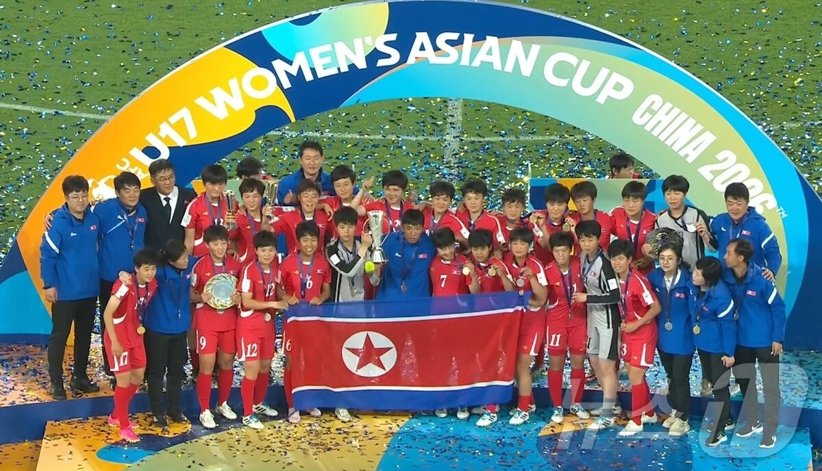 본문 이미지 - (평양 노동신문=뉴스1) = 북한 노동당 기관지 노동신문은 18일 "2026년 아시아축구연맹 17살 미만 여자아시아컵경기대회 우리 나라 팀과 일본팀과의 결승경기가 17일에 진행되였다＂며 ＂우리 선수들은 일본팀을 5:1로 이기고 영예의 우승을 쟁취하였다＂고 보도했다. [국내에서만 사용가능. 재배포 금지. DB 금지. For Use Only in the Republic of Korea. Redistribution Prohibited] rodongphoto@news1.kr