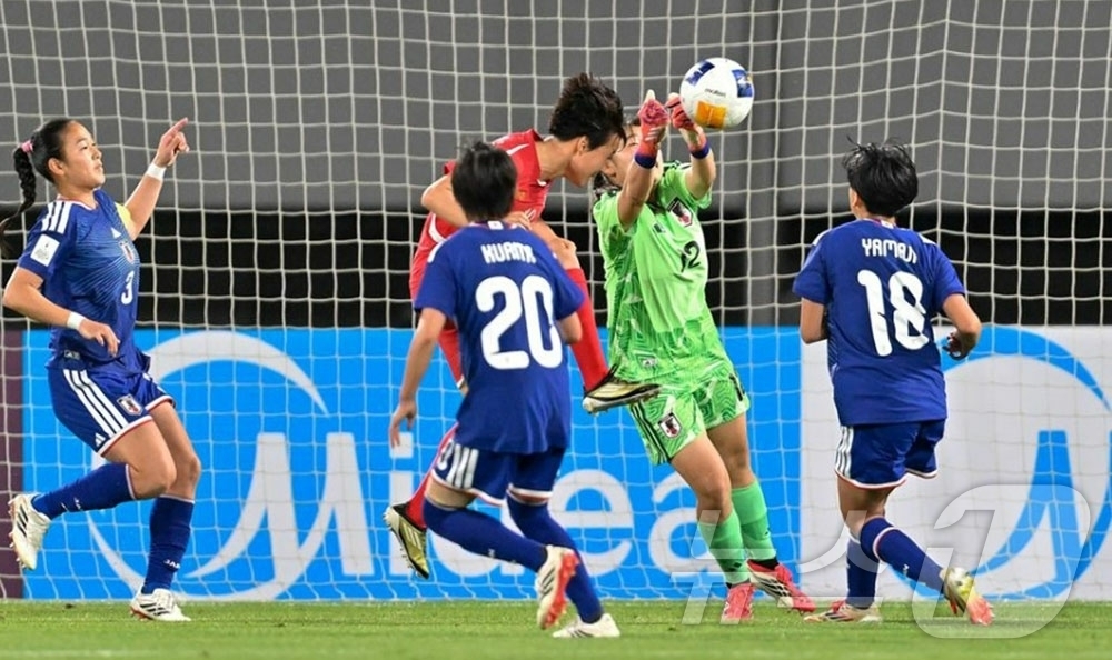 (평양 노동신문=뉴스1) = 북한 노동당 기관지 노동신문은 18일 "2026년 아시아축구연맹 17살 미만 여자아시아컵경기대회 우리 나라 팀과 일본팀과의 결승경기가 17일에 진행되였 …