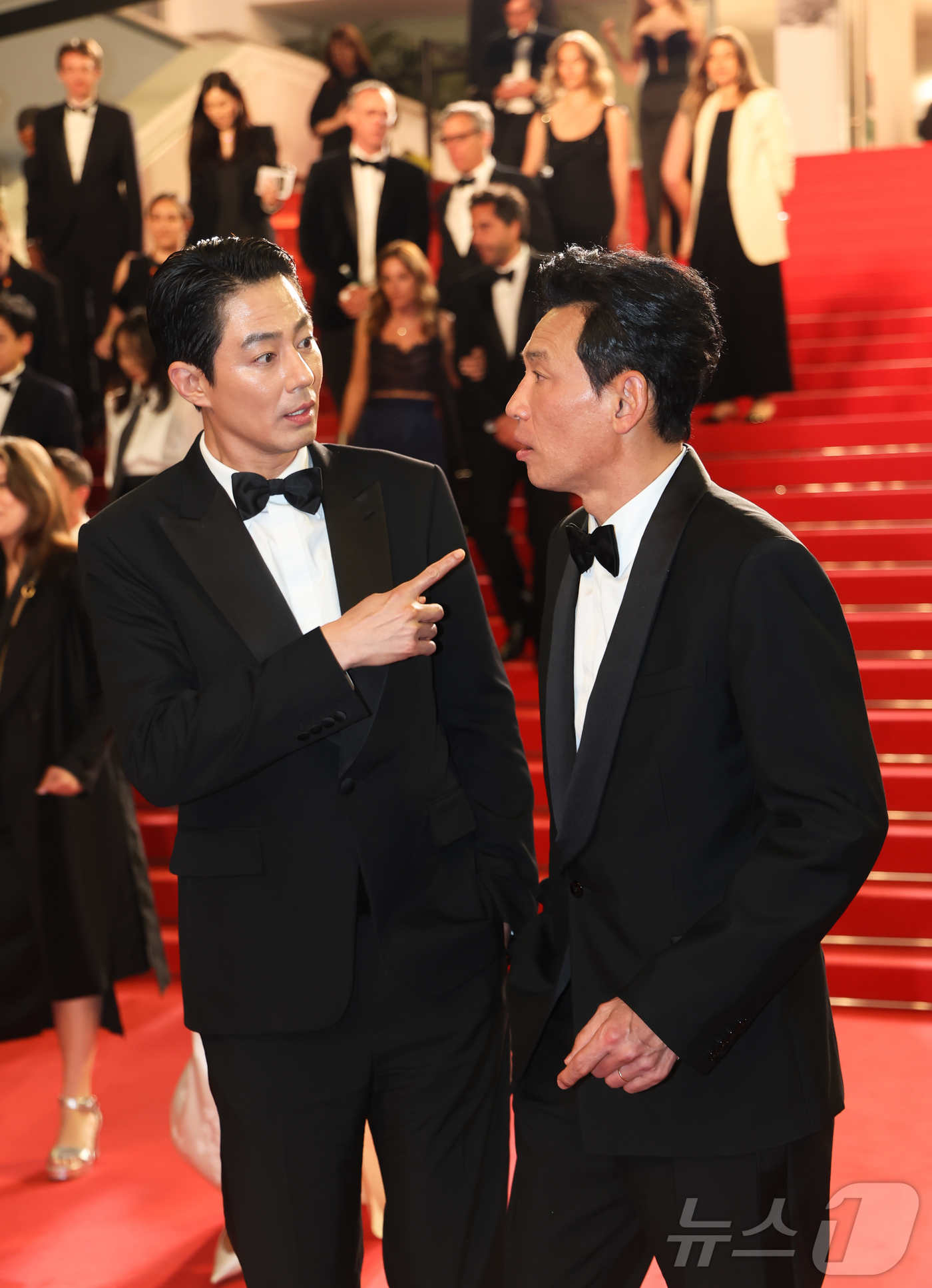 (칸=뉴스1) 이준성 특파원 = 제79회 칸 국제영화제 경쟁부문 초청작 ‘호프’ 공식 시사회가 끝난 18일(현지시간) 프랑스 남부 소도시 칸 팔레 데 페스티벌(Palais des …