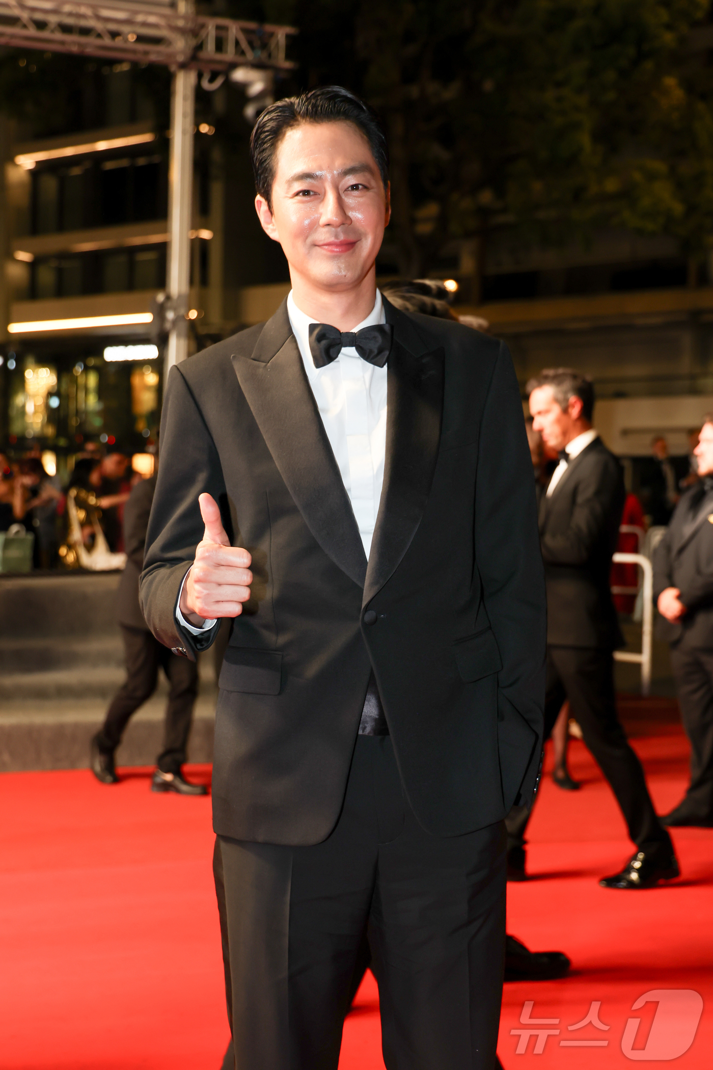(칸=뉴스1) 이준성 특파원 = 제79회 칸 국제영화제 경쟁부문 초청작 ‘호프’ 공식 시사회가 끝난 18일(현지시간) 프랑스 남부 소도시 칸 팔레 데 페스티벌(Palais des …