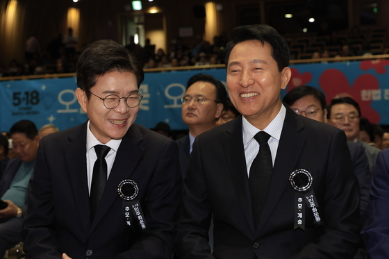 미소 짓는 정원오-오세훈