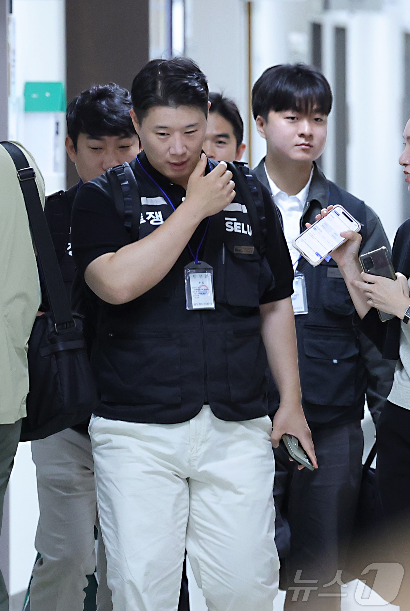 (세종=뉴스1) 김기남 기자 = 삼성그룹 초기업노동조합 삼성전자지부 최승호 위원장이 18일 정부세종청사 중앙노동위원회에서 열린 2차 삼성전자 노·사 사후조정 회의에 참석하고 있다. …