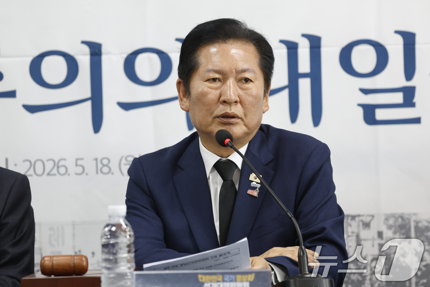 (광주=뉴스1) 김태성 기자 = 정청래 더불어민주당 대표가 18일 광주 지원동 임택 동구청장 후보선거사무실에서 열린 광주 현장 중앙선거대책위원회의에서 모두발언을 하고 있다. 202 …