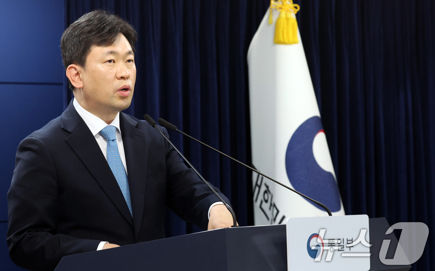 (서울=뉴스1) 김명섭 기자 = 윤민호 통일부 대변인이 18일 오전 서울 종로구 세종대로 정부서울청사에서 정례브리핑을 하고 있다.  2026.5.18/뉴스1