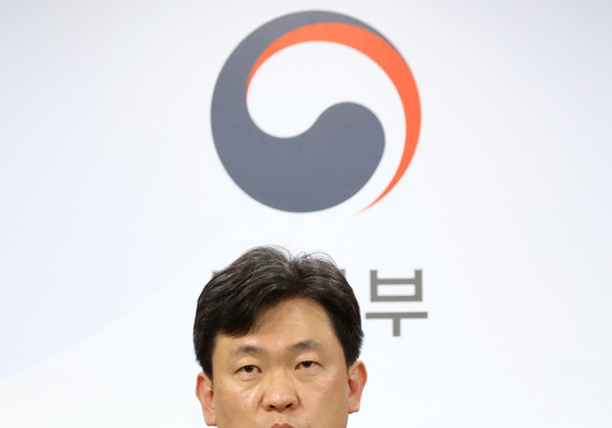 브리핑하는 윤민호 통일부 대변인