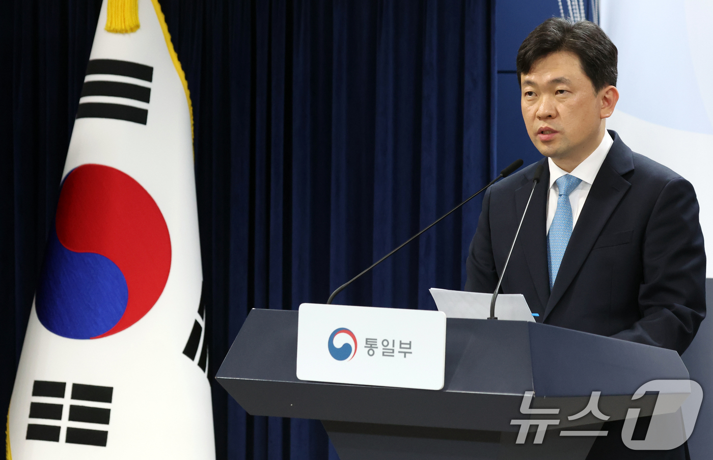 (서울=뉴스1) 김명섭 기자 = 윤민호 통일부 대변인이 18일 오전 서울 종로구 세종대로 정부서울청사에서 정례브리핑을 하고 있다.  2026.5.18/뉴스1