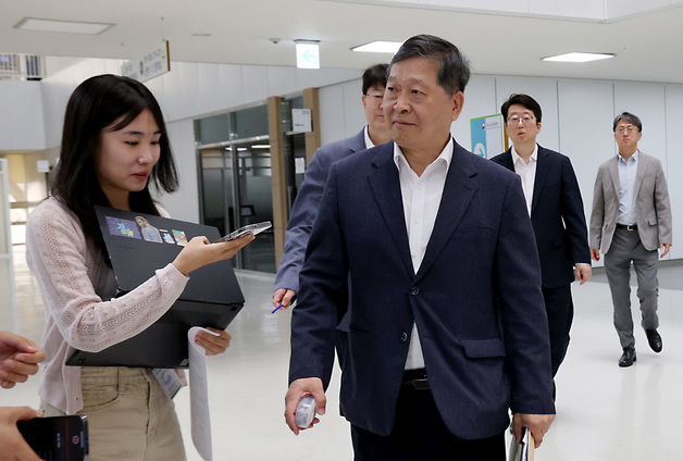 삼성전자 노·사후조정 회의 참석하는 박수근 중노위원장