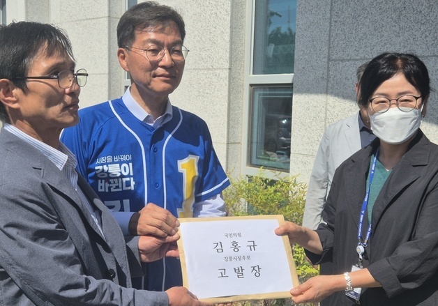 김중남 민주 강릉시장 후보, 김홍규 맞고발…"허위사실 유포"
