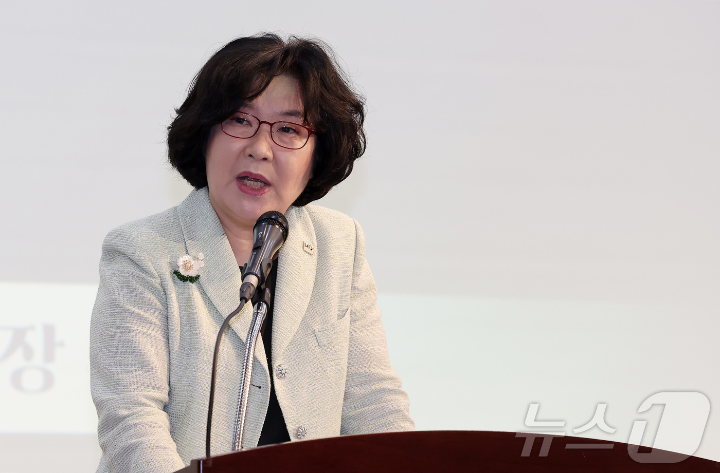 (서울=뉴스1) 김성진 기자 = 이향숙 이화여자대학교 총장이 18일 서울 서대문구 이화여자대학교 국제교육관 LG컨벤션홀에서 열린 이화여대 창립 140주년 기념 및 한·불 수교 14 …