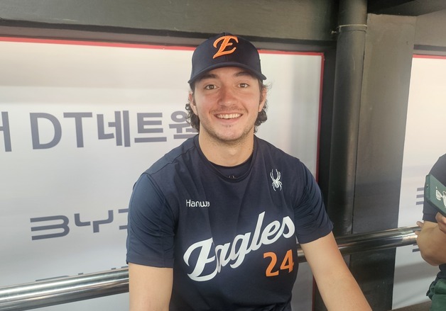 첫 등판 후 '45일 공백'…한화 화이트 "내 번호 모자 보고 끓어올랐다"