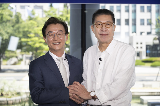 토론회 참석한 전재수·박형준 부산시장 후보