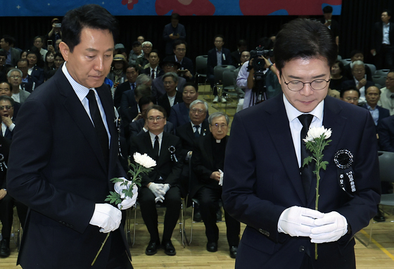 헌화 나선 정원오·오세훈 후보