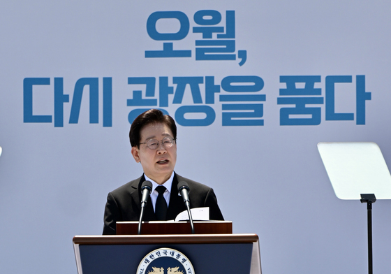 李대통령 부부, 남광주시장 방문…시래기 코다리정식으로 점심