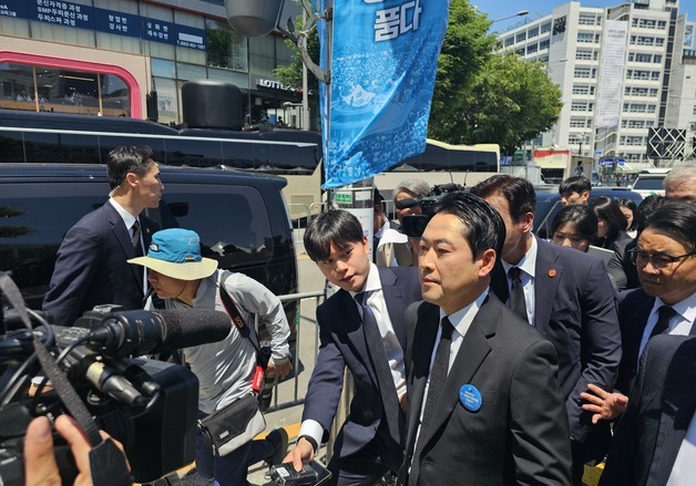 광주 찾은 장동혁, 오월 유족 항의 받아…"올 자격 없는 사람" 비판(종합)