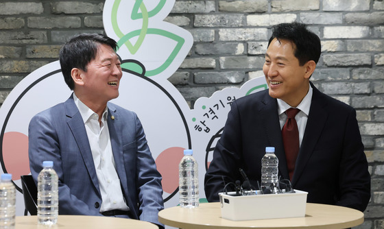 청년취업사관학교 찾은 오세훈 후보와 안철수 의원