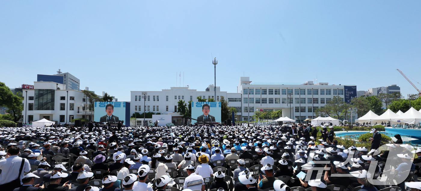 (광주=뉴스1) 광주전남사진기자단 = 이재명 대통령이 5·18민주화운동 제46주기인 18일 오전 광주 동구 5·18기념광장에서 열린 5·18 제46주년 정부기념식에서 기념사를 하고 …