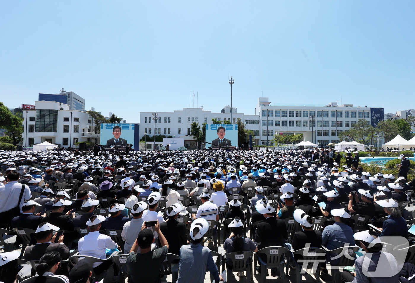 (광주=뉴스1) 광주전남사진기자단 = 이재명 대통령이 5·18민주화운동 제46주기인 18일 오전 광주 동구 5·18기념광장에서 열린 5·18 제46주년 정부기념식에서 기념사를 하고 …