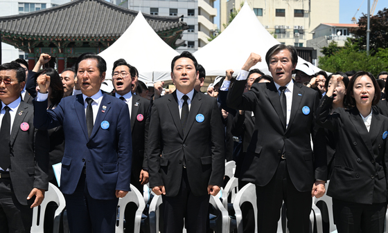 한강 소설 주인공 모친, 장동혁 찾아가 "여기 올 자격 없다"(종합)