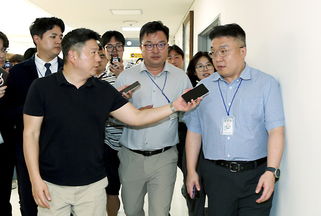 질문 받는 삼성전자 김형로 부사장
