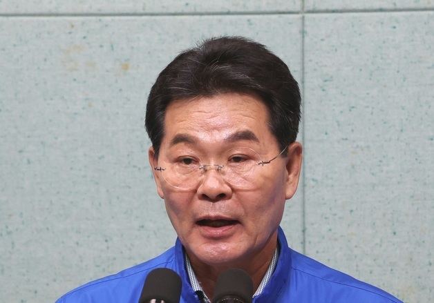발언하는 권익현 후보