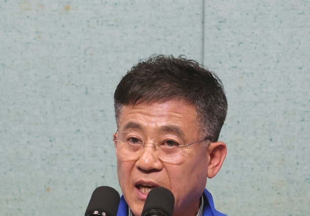 발언하는 정성주 후보
