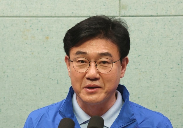 발언하는 김재준 후보