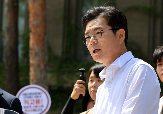 서울시청 앞에서 부동산 공약 발표하는 정원오 후보