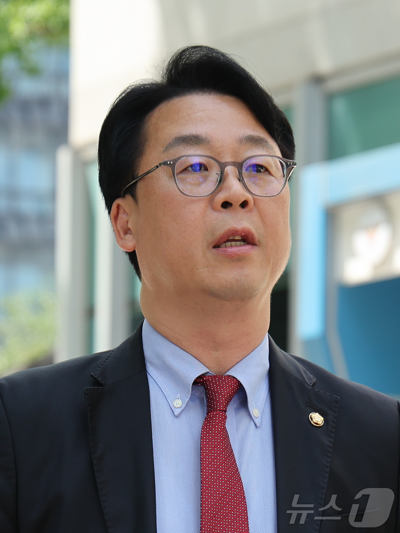 (서울=뉴스1) 이종수 인턴기자 = 국민의힘 클린선거본부장인 곽규택 의원이 18일 서울 종로구 서울경찰청 민원실 앞에서 정원오 더불어민주당 서울시장 후보 고발 관련 입장을 밝히고 …
