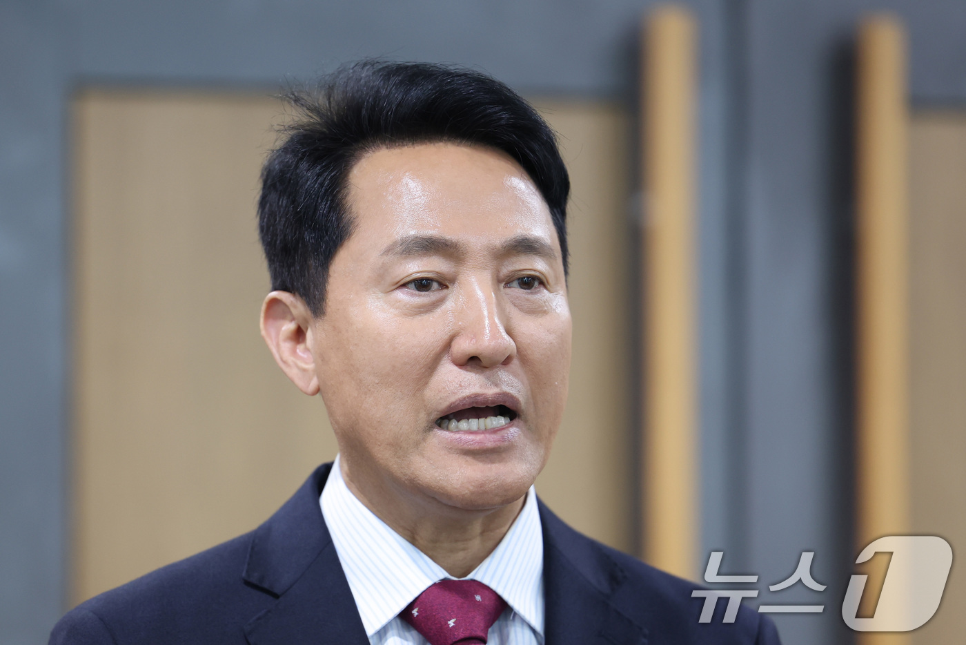 (서울=뉴스1) 신웅수 기자 = 오세훈 국민의힘 서울시장 후보가 18일 서울 여의도 국회 의원회관에서 열린 이재명 정부 1년 부동산정책 평가 및 향후 과제 세미나를 마친 후 GTX …