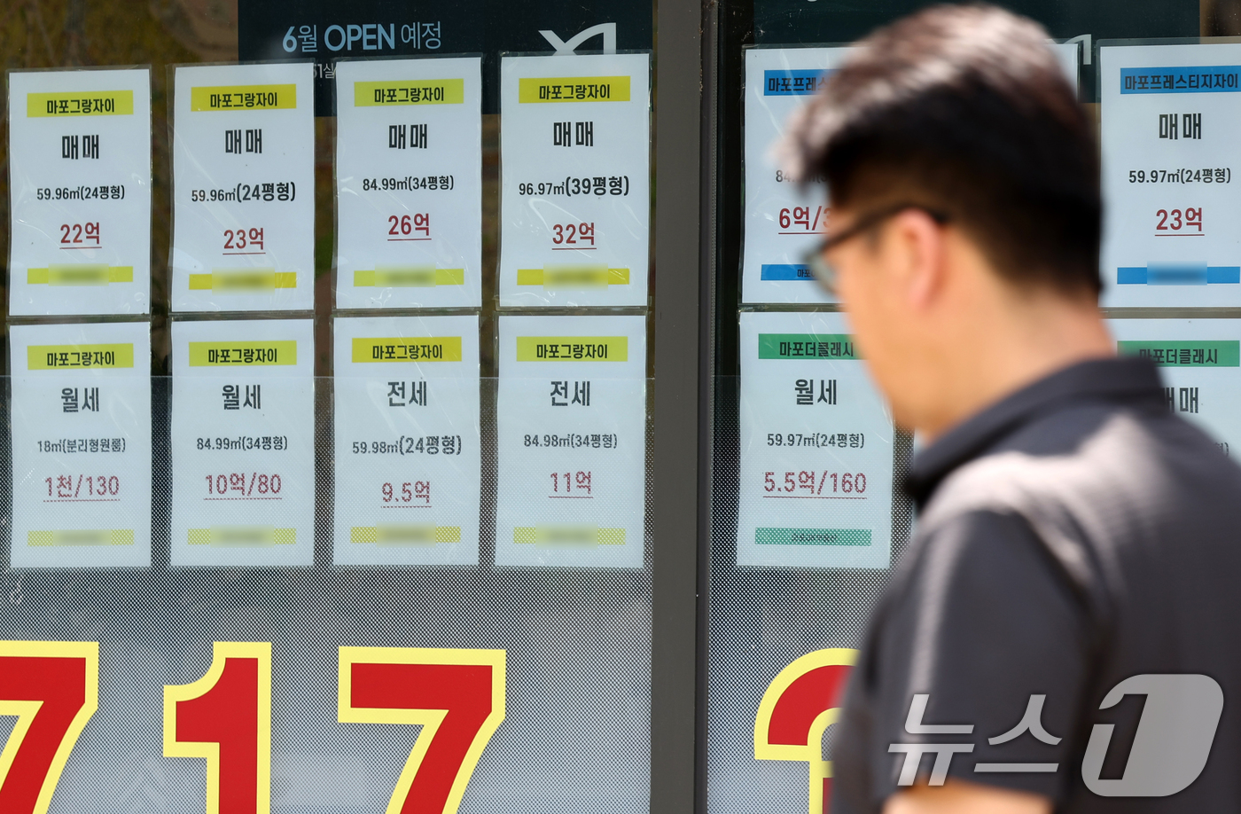 (서울=뉴스1) 최지환 기자 = 18일 한국부동산원 주간아파트가격동향에 따르면, 올해 초부터 5월 2주(11일 기준)까지 서울 아파트 값은 누적 3.10% 상승했다. 이는 지난해 …