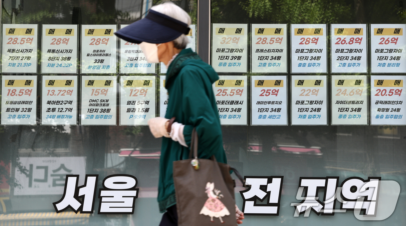 (서울=뉴스1) 최지환 기자 = 18일 한국부동산원 주간아파트가격동향에 따르면, 올해 초부터 5월 2주(11일 기준)까지 서울 아파트 값은 누적 3.10% 상승했다. 이는 지난해 …
