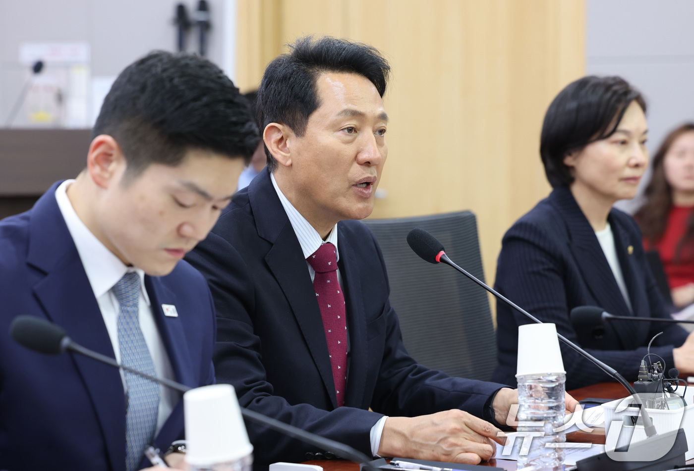 (서울=뉴스1) 신웅수 기자 = 오세훈 국민의힘 서울시장 후보가 18일 서울 여의도 국회 의원회관에서 열린 이재명 정부 1년 부동산정책 평가 및 향후 과제 세미나에서 인사말을 하고 …