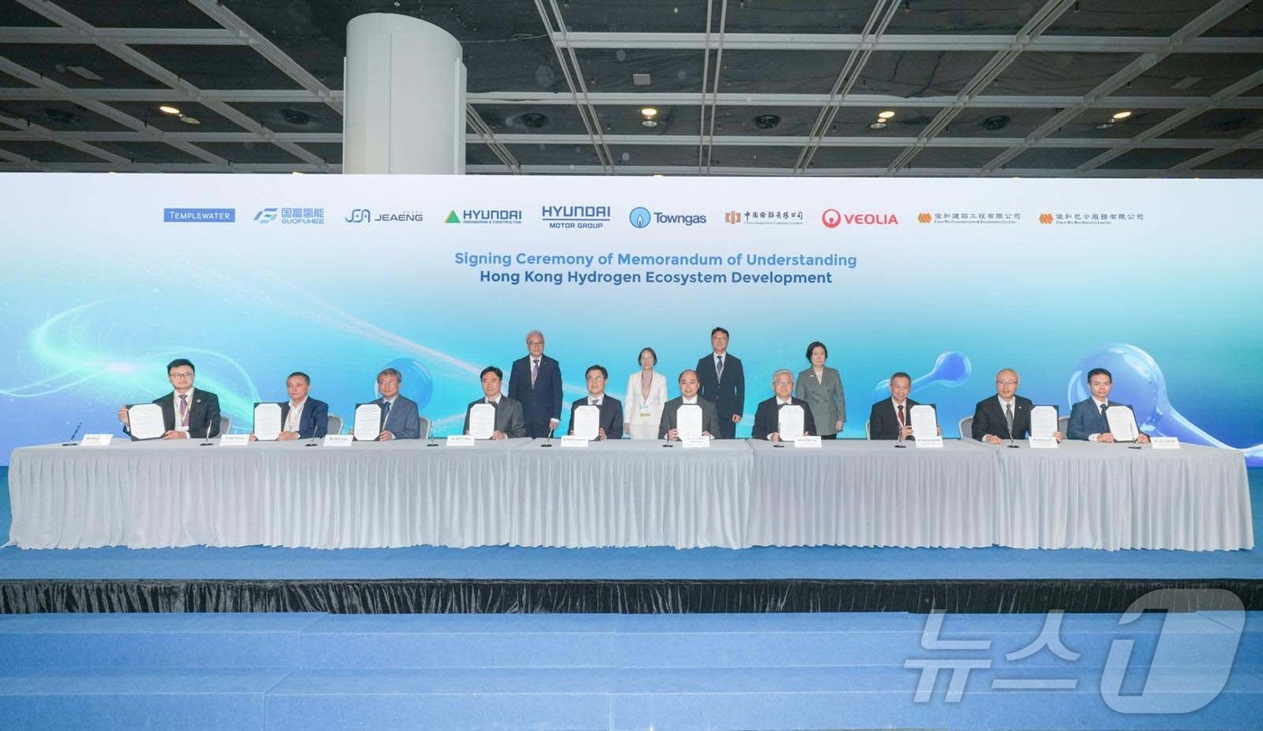 (서울=뉴스1) = 현대차그룹은 18일(현지시간) ‘국제 수소 개발 심포지엄 2026’이 열리는 홍콩 컨벤션센터에서 현대차와 현대건설이 참여하는 ‘홍콩 수소 생태계 조성을 위한 다 …